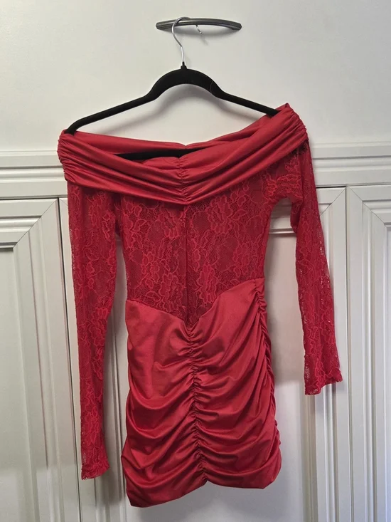 Red Lace Off-Shoulder Ruched Mini Dress - Picture 2 of 2